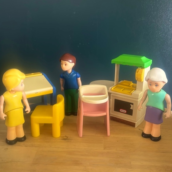 Little Tikes Other - Little Tikes Dollhouse Kitchen desk chair and dolls